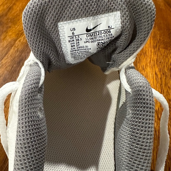 Nike Legend Essential 3 Running Crossfit Shoes - NEW - Size 6. - Picture 10 of 11